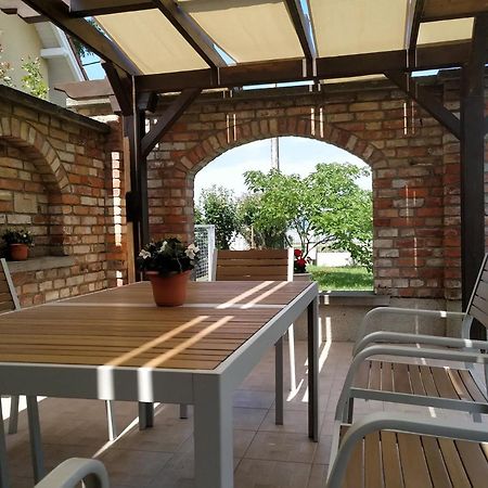 Exclusive Beachfront Villa Fonyód 외부 사진